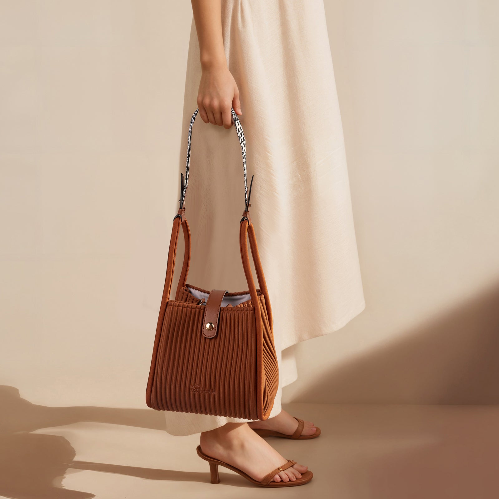 ONIMALS Wholesale Vertical Pleated Bucket Bags Bulk Available 2-Way Convertible Handbags Custom Logo Accepted for Boutiques